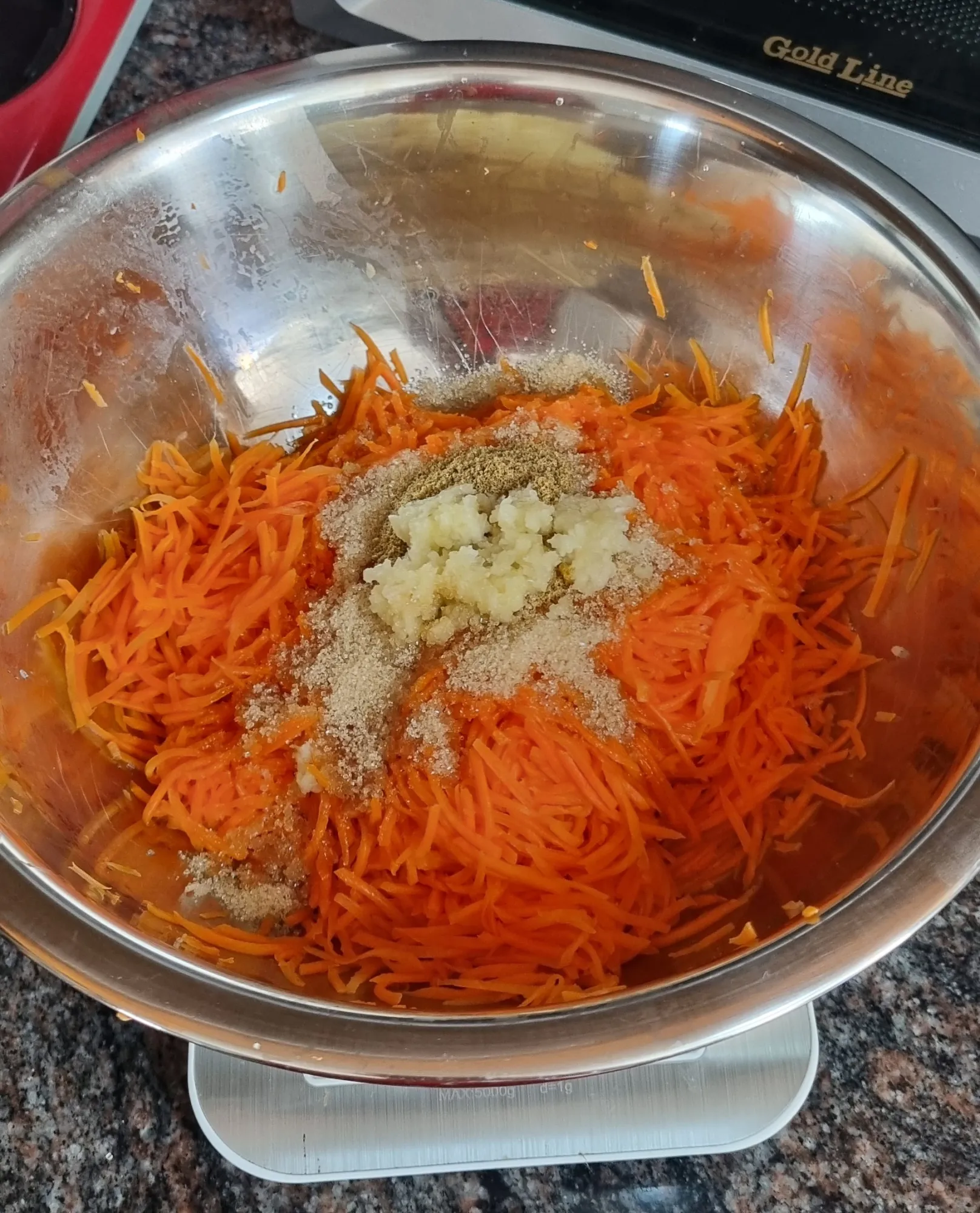 Всё сложили горкой и пусть оно лежит, ждёт