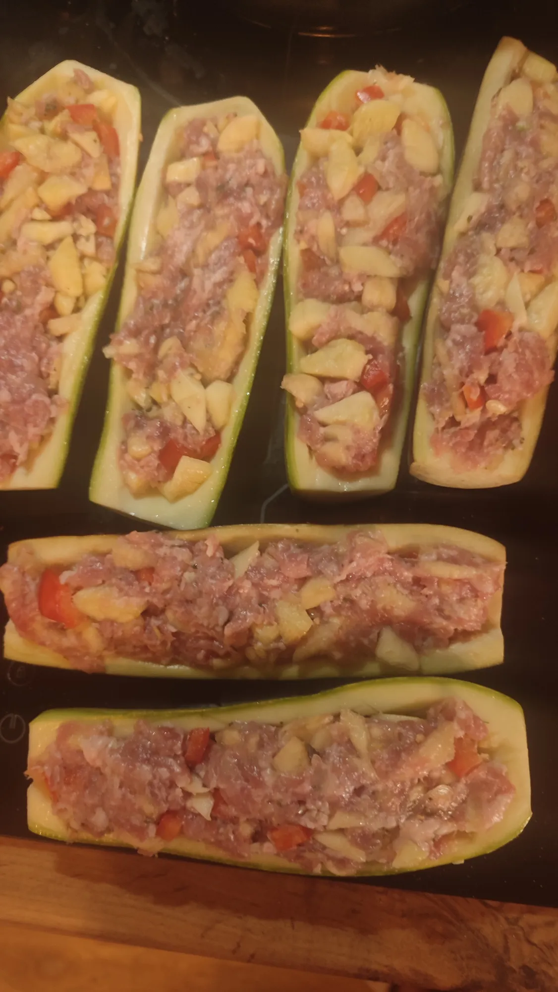 Делаем лодочки. Сверху посыпаем ещё сыром и тоже в вакуум. Забыла сфоткать, устала(