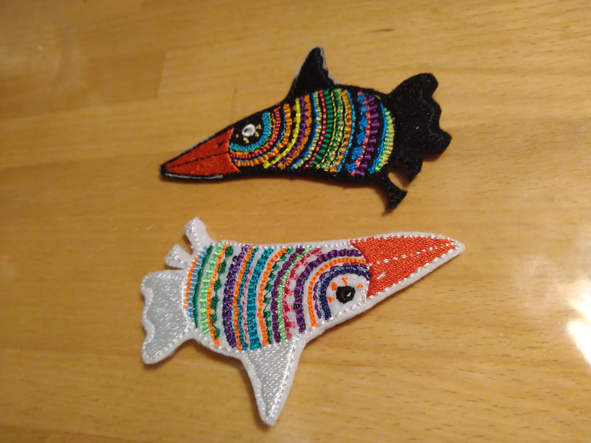 Давно приглядывалась к этим патчам и, наконец, купила. Будут брошками.