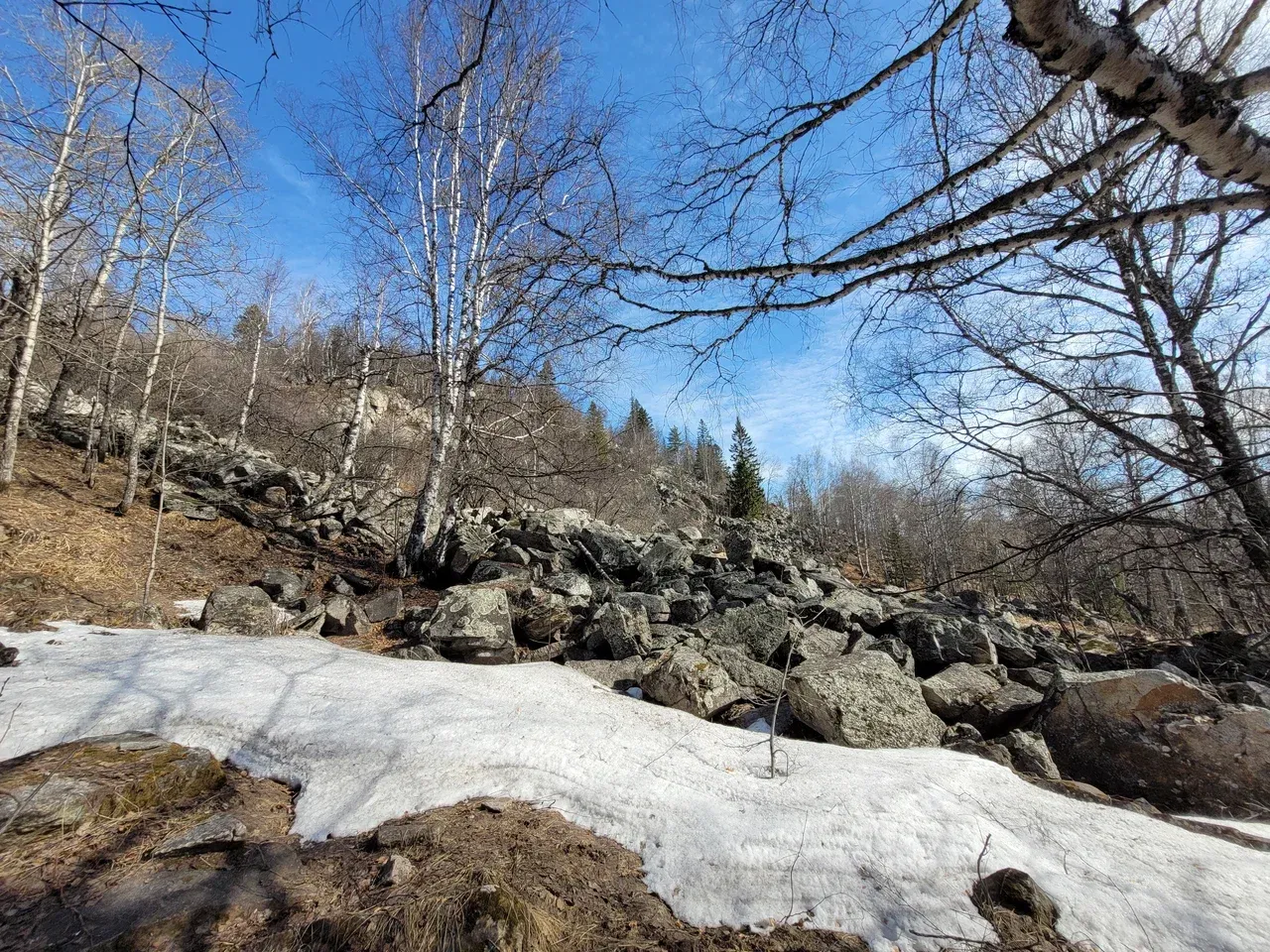 ещё снег лежал местами)