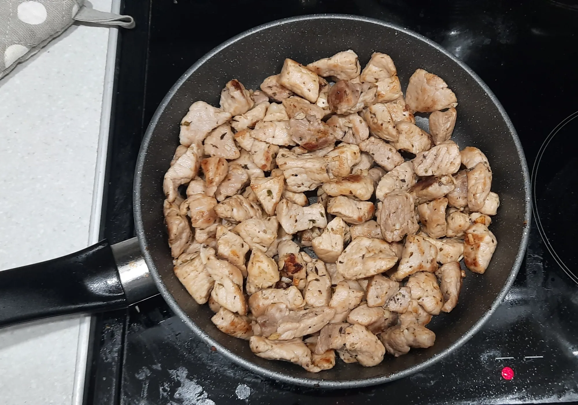 До небольшой корочки