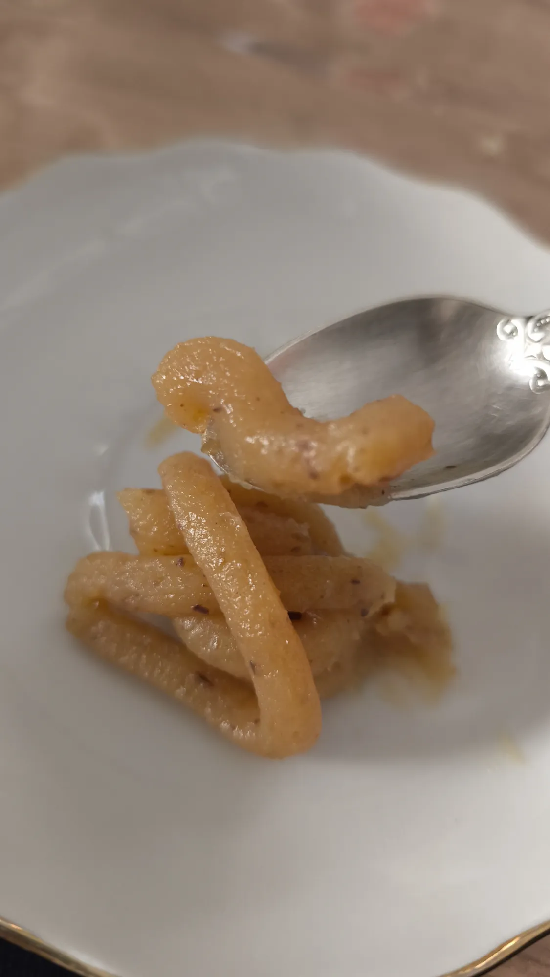 Что ж, надо и попробовать! Вкусная плотная сливочная паста с орехами. Сладкая в меру, насыщенность вкуса высокая.