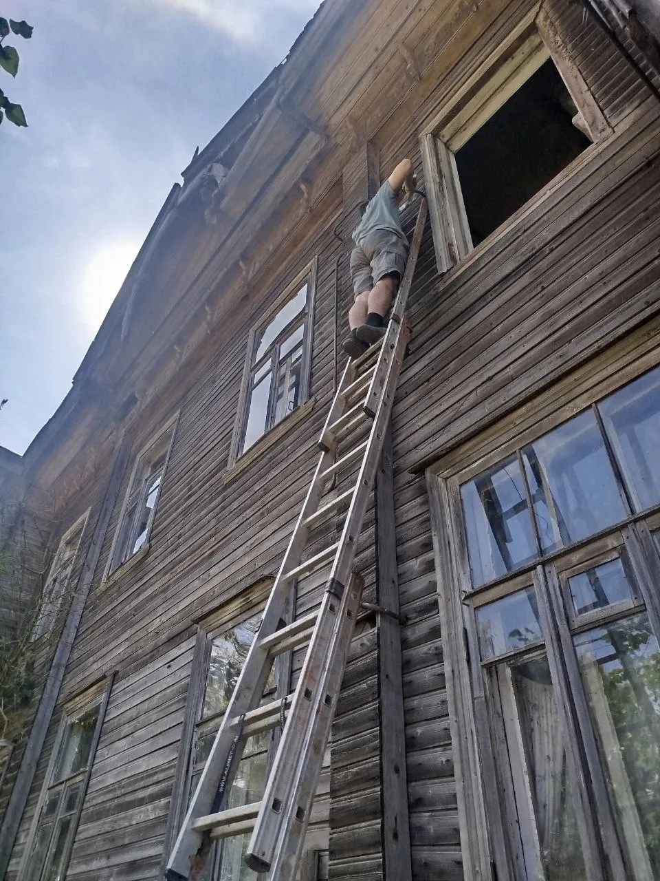 В процессе съёма наличников - снять, не повредив, было той ещё задачей