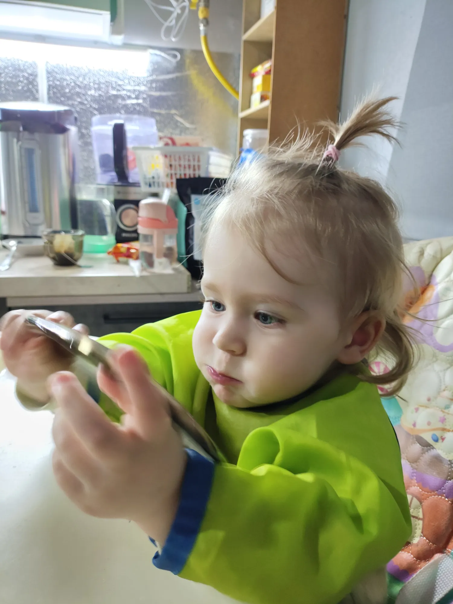 Правда тут она ещё дополнительно набила щёчки😄