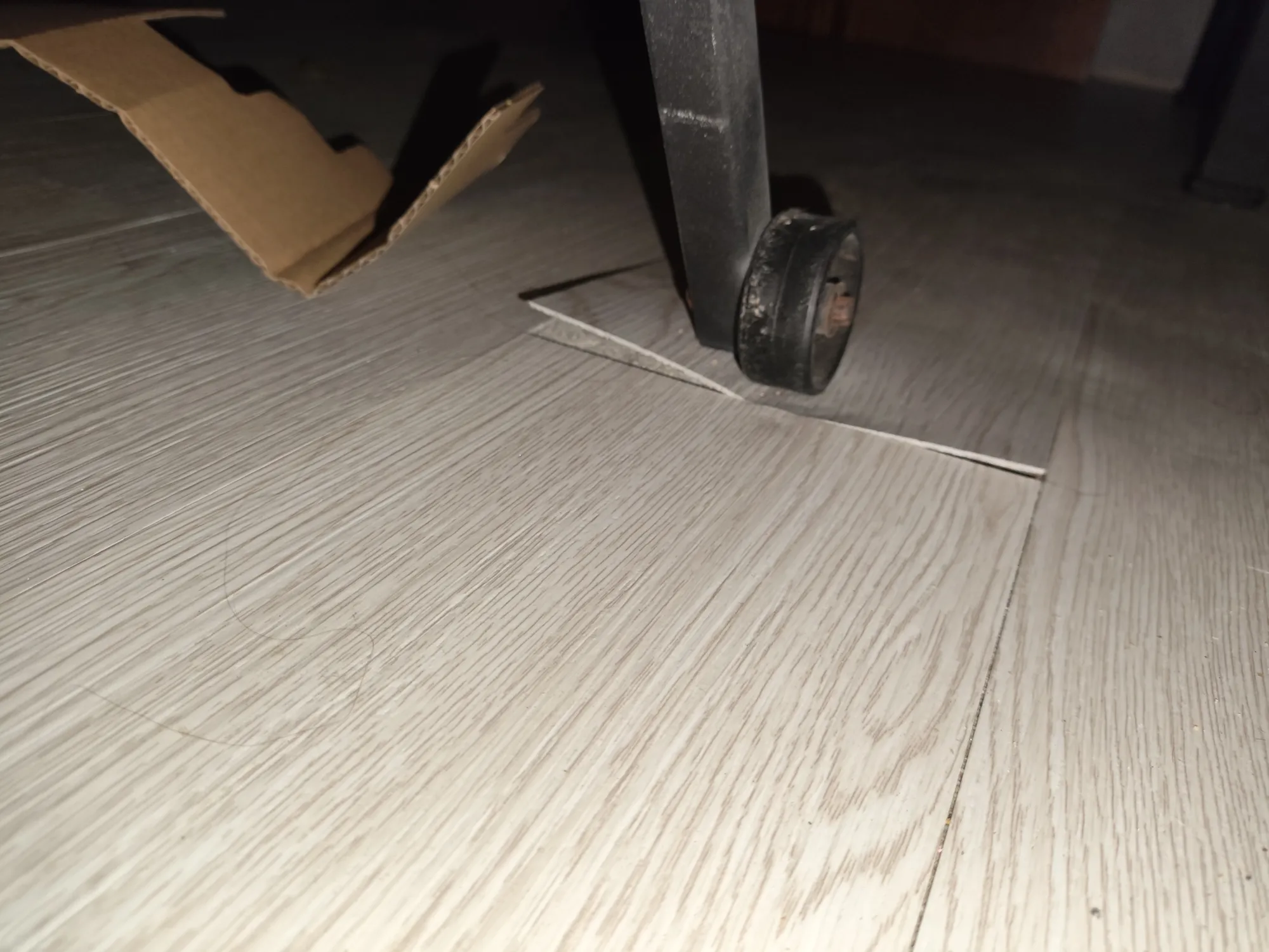 Вот например на нём стоит диван. 🙈