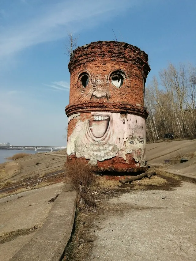 Лови треш-башню в коллекцию)