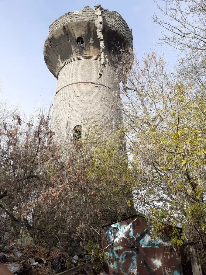 Треш-башня в мою коллекцию всратых водонапорных башен