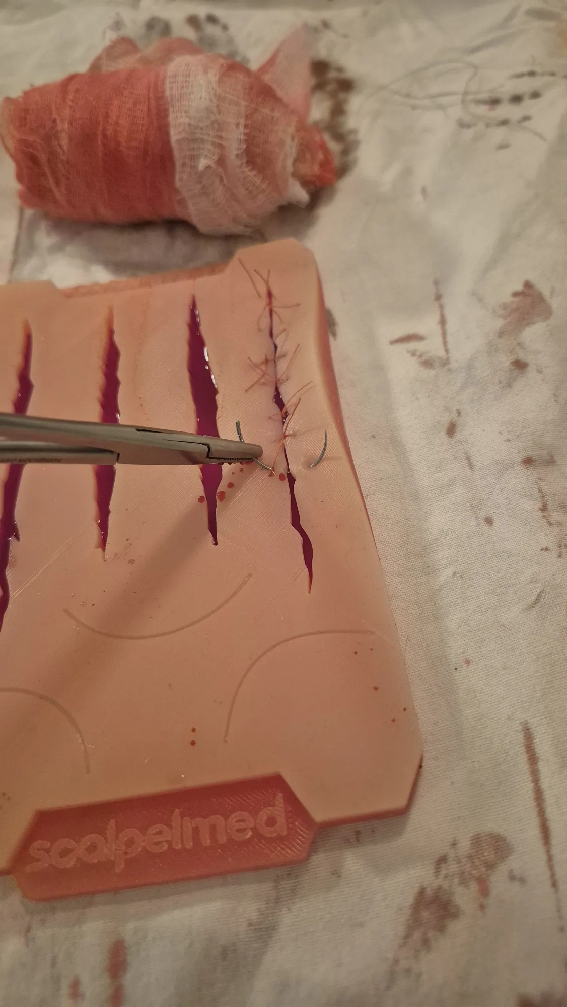 Зашить рану для самых взрослых и бесстрашных