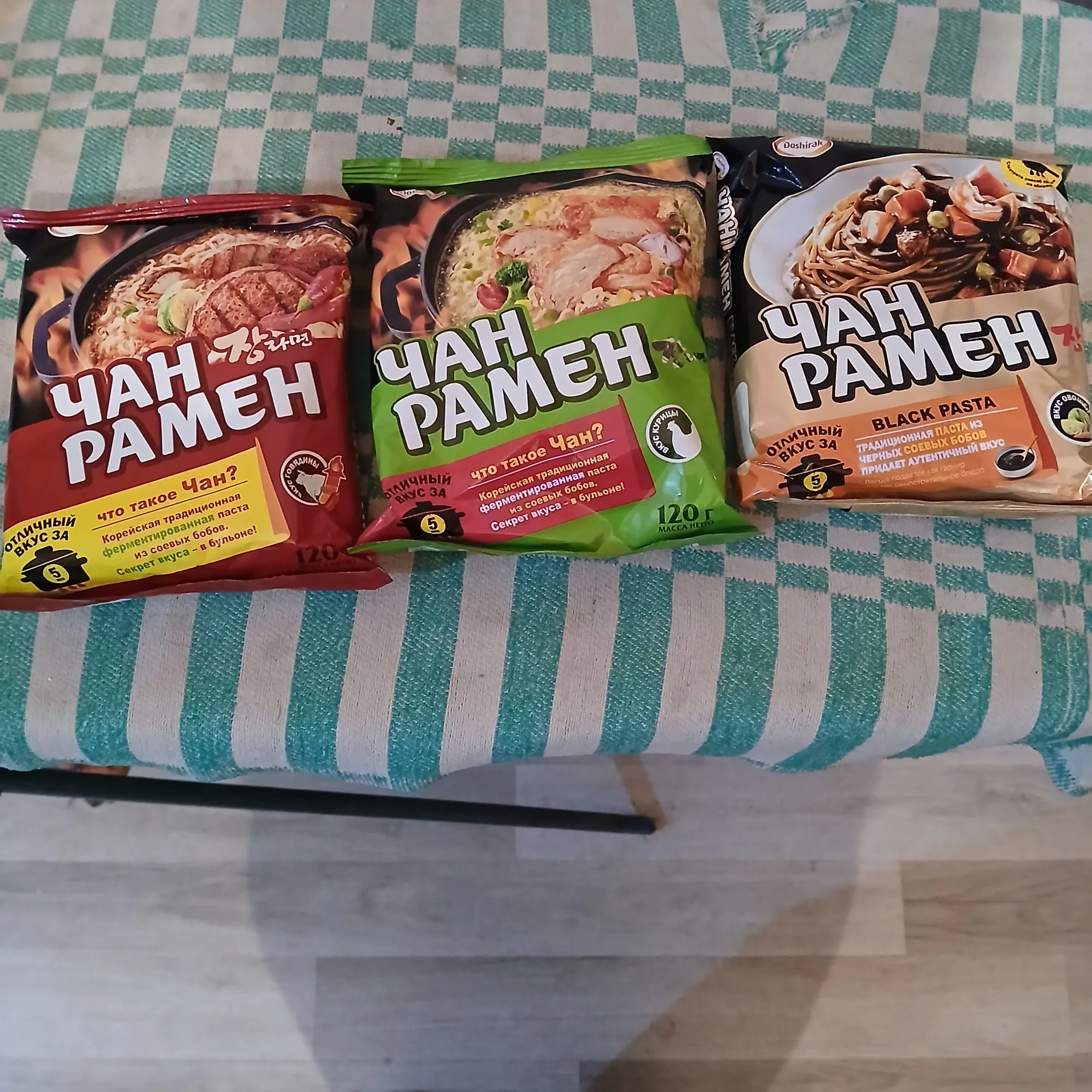 Я рамен больше люблю. Тут еще одного нет на фото - желтая пачка, типа "говяжий".