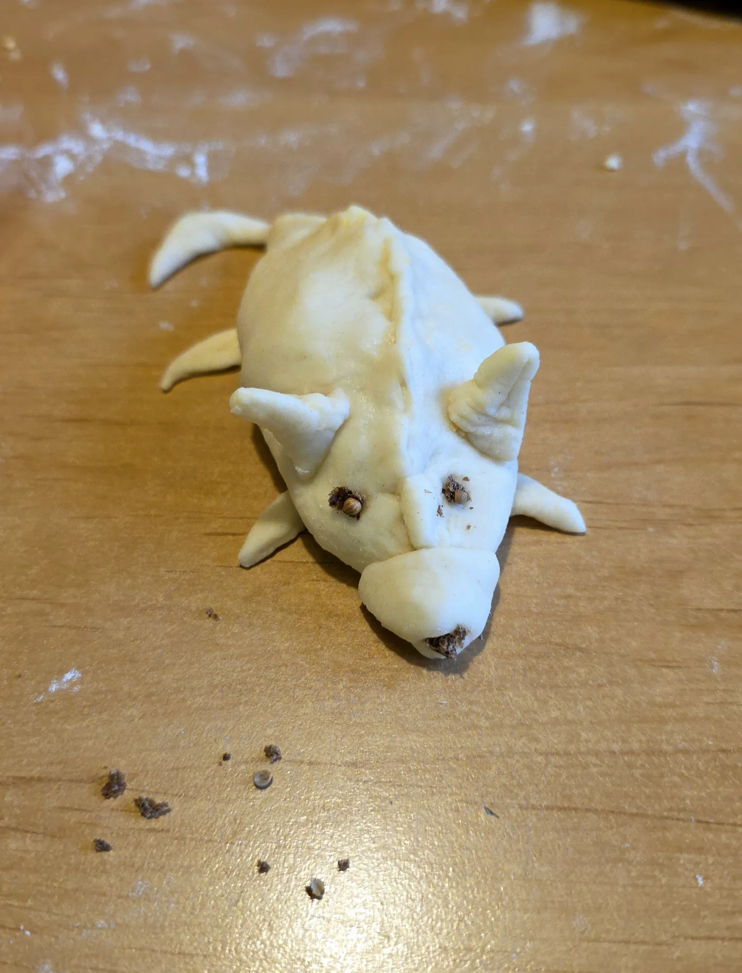 Глаза и нос из крошек бородинского.