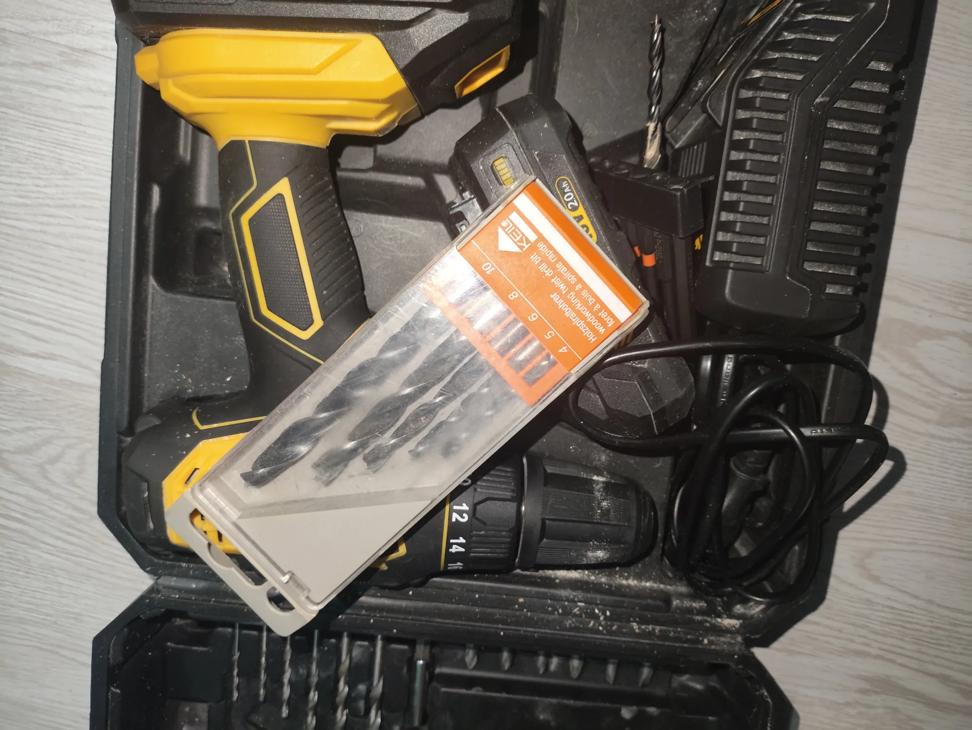 Дензел мне за рекламу не заплатил, поэтому этикетку я стыдливо прикрыл.