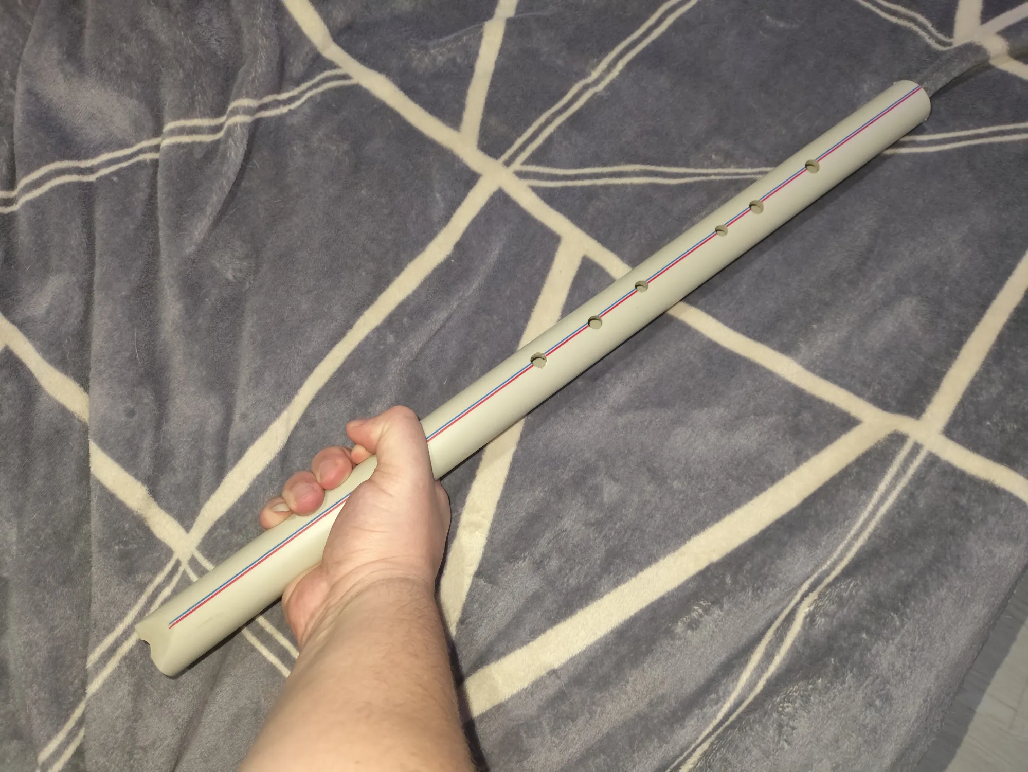 При этом выбить зубы или даже всю челюсть моей флейтой можно. Тут канон.