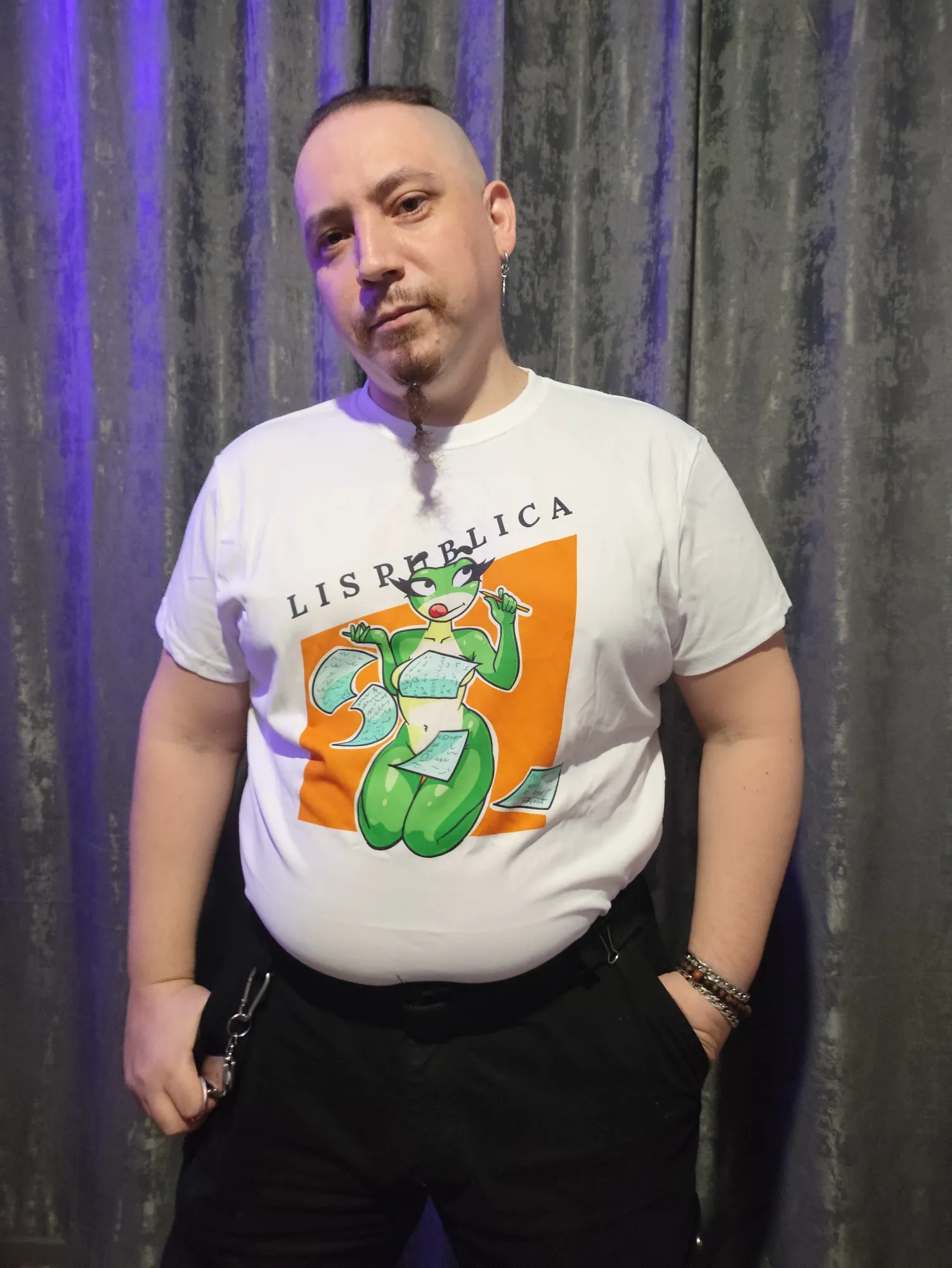 С размером угадали. А вот пузо пора сдувать, пожалуй. Хотя кого я обманываю))