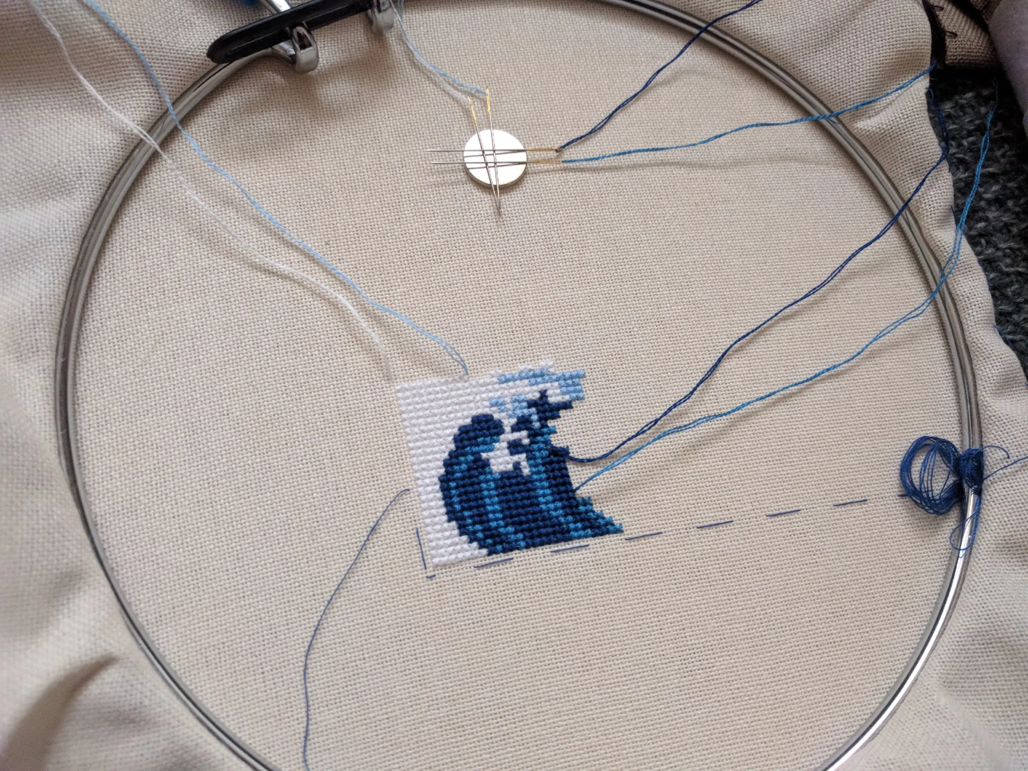 сама волна состоит всего из четырёх цветов – сиди себе да «штопай»