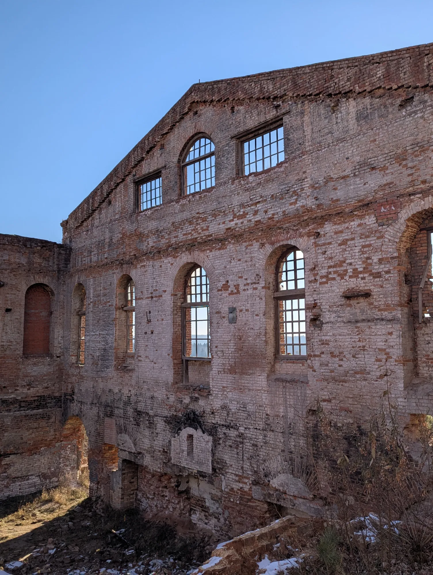 ради этой стены сюда приезжают на фотосессии