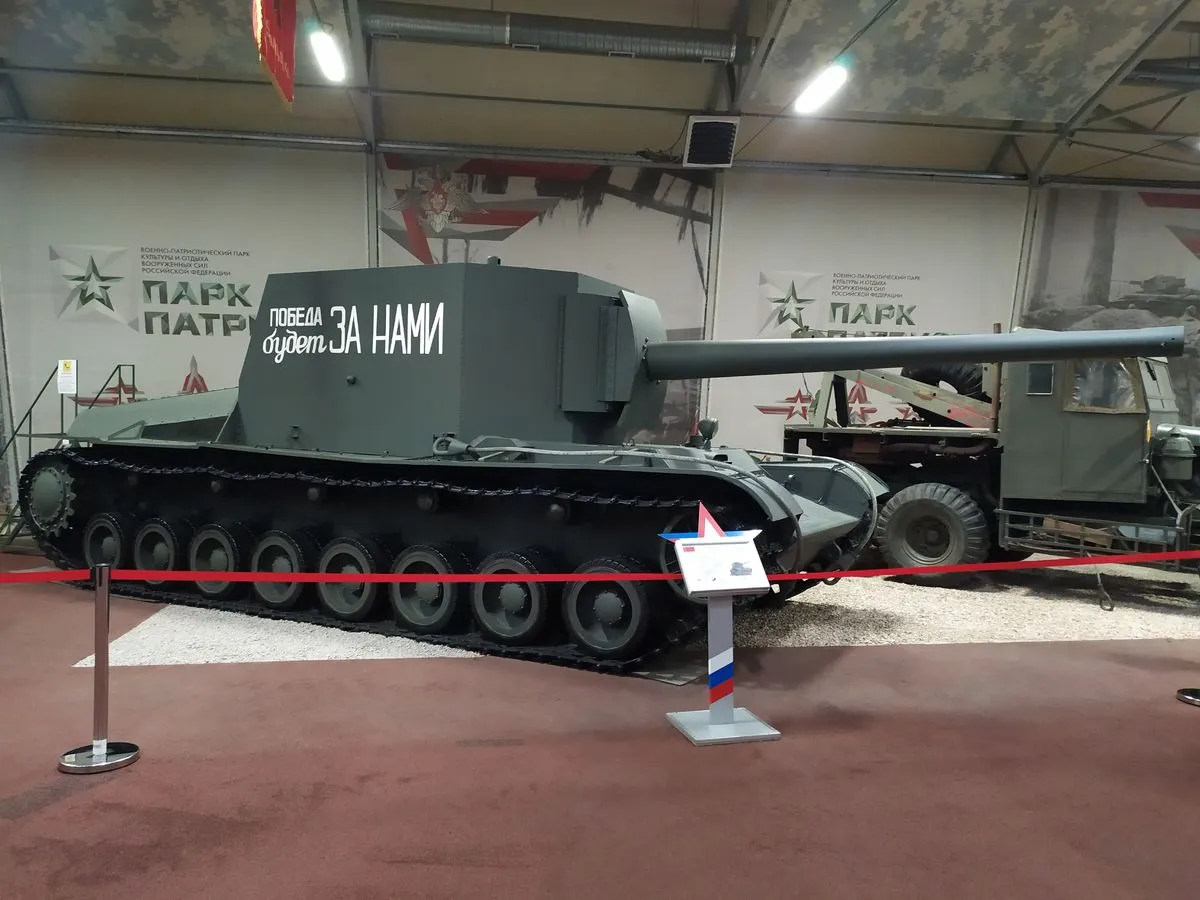 СУ-100-Y. Не самая известная экспериментальная модель, созданная на базе опытного тяжёлого танка&nbsp;Т-100 и 130-мм корабельной пушки. Выглядит, поверьте, внушительно