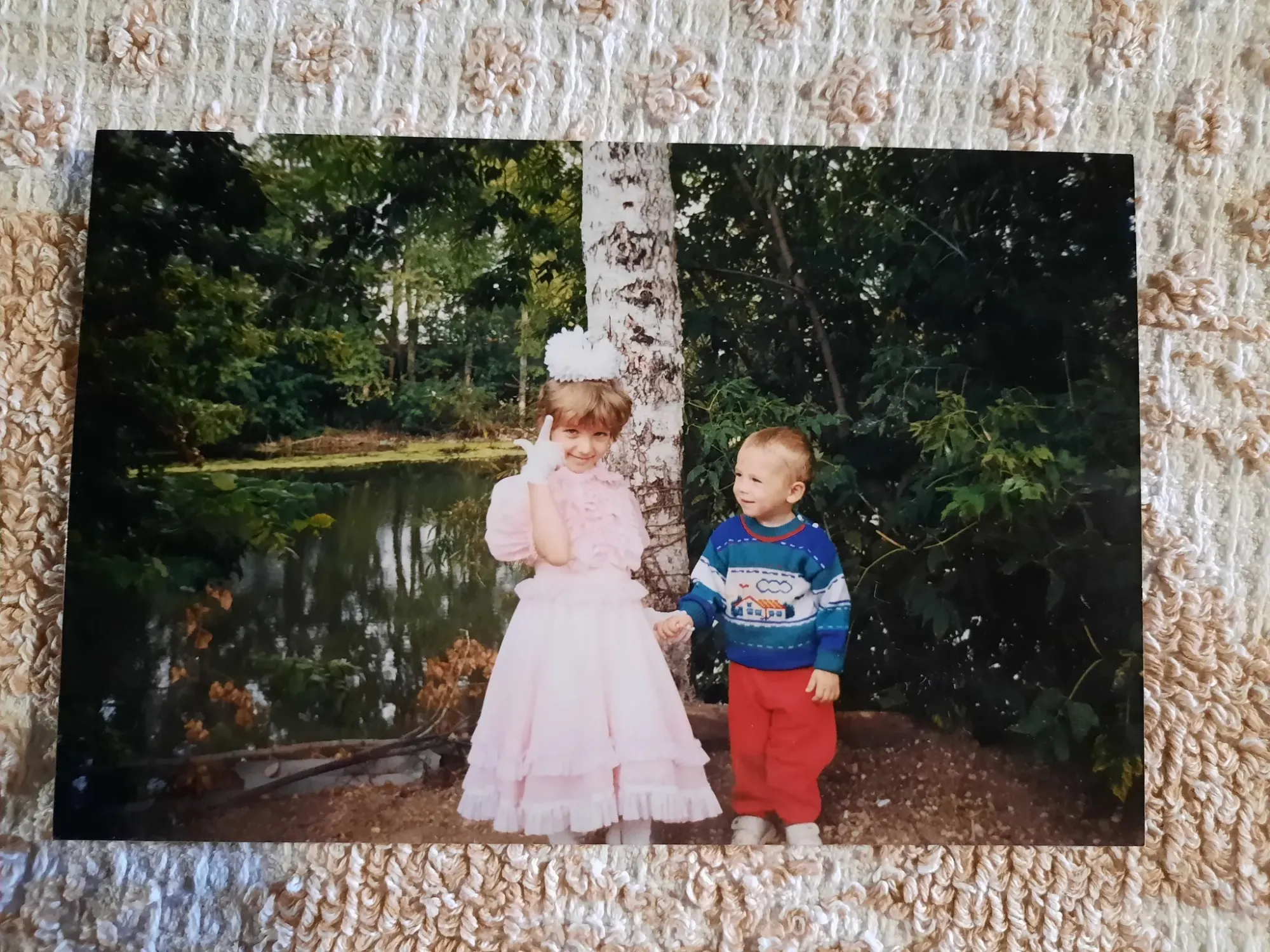 апаснасть. помню, бесилась с этой фотки, ибо брательник не в камеру посмотрел :D