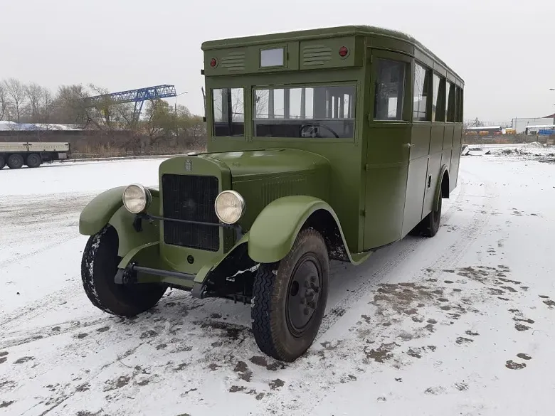 ЗиС-8 современная реплика. ЗИС - расшифровывается как "Завод имени Сталина" Будущий Завод имени Лихачёва, то есть "ЗИЛ"