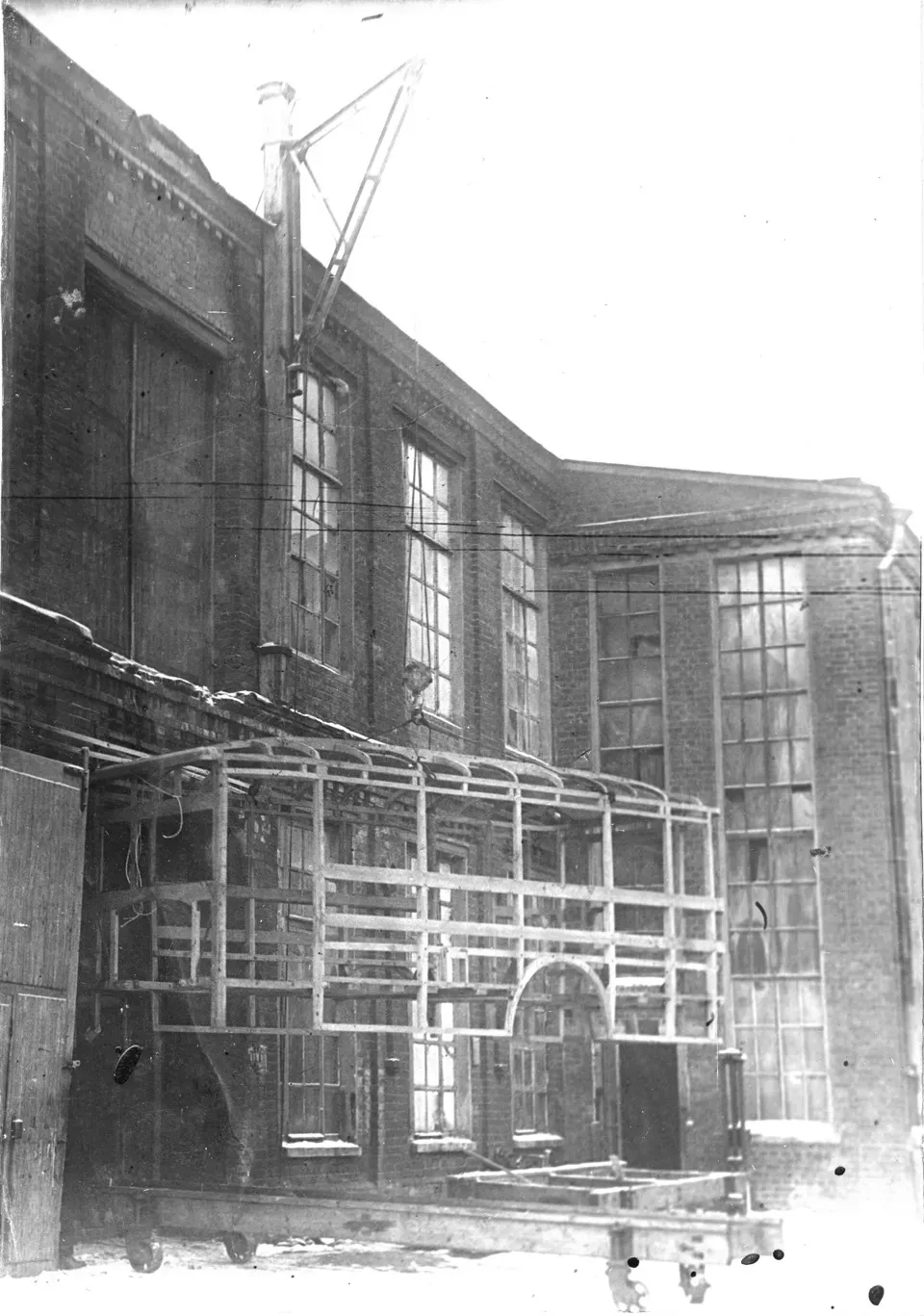 Автобусный кузов перед монтажом на шасси грузовика. Завод ЗиС, Москва, конец тридцатых годов.