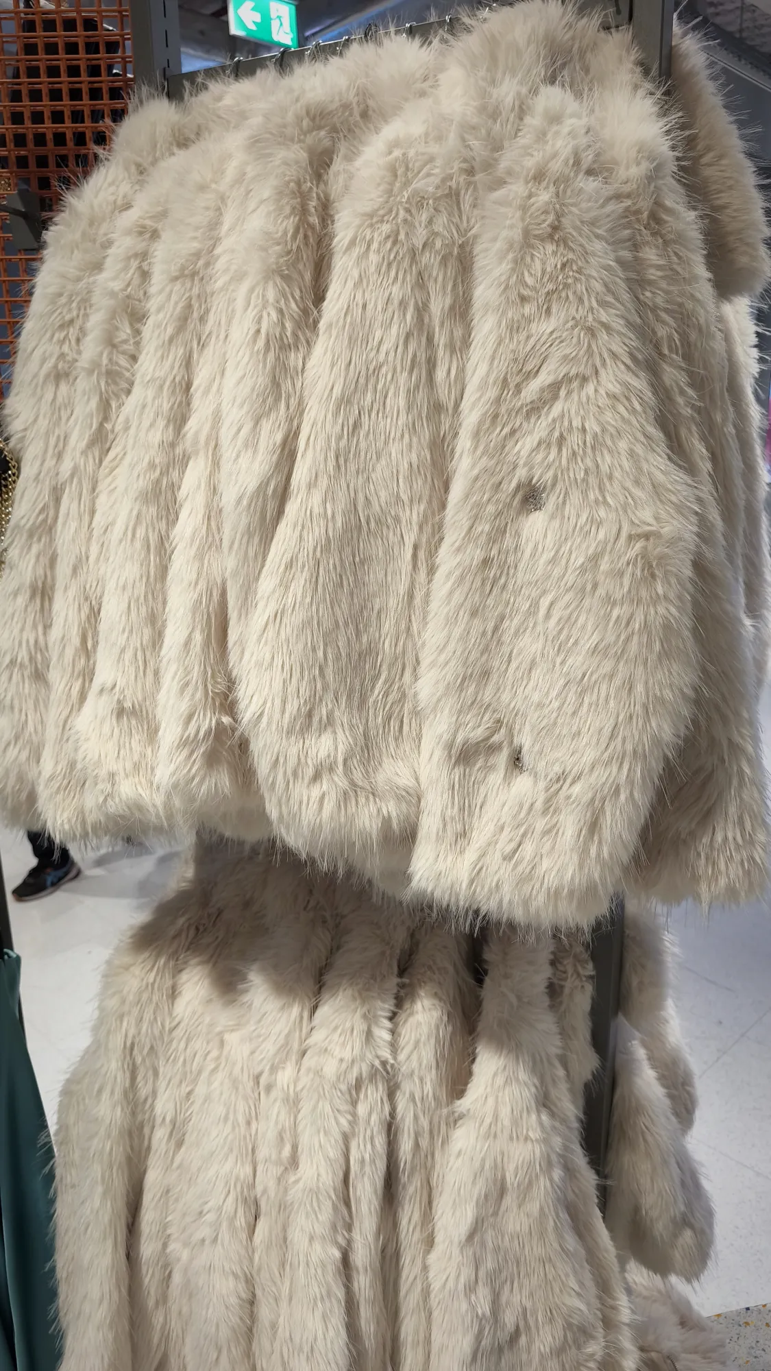 Это не секонд, а брендовый магазин!