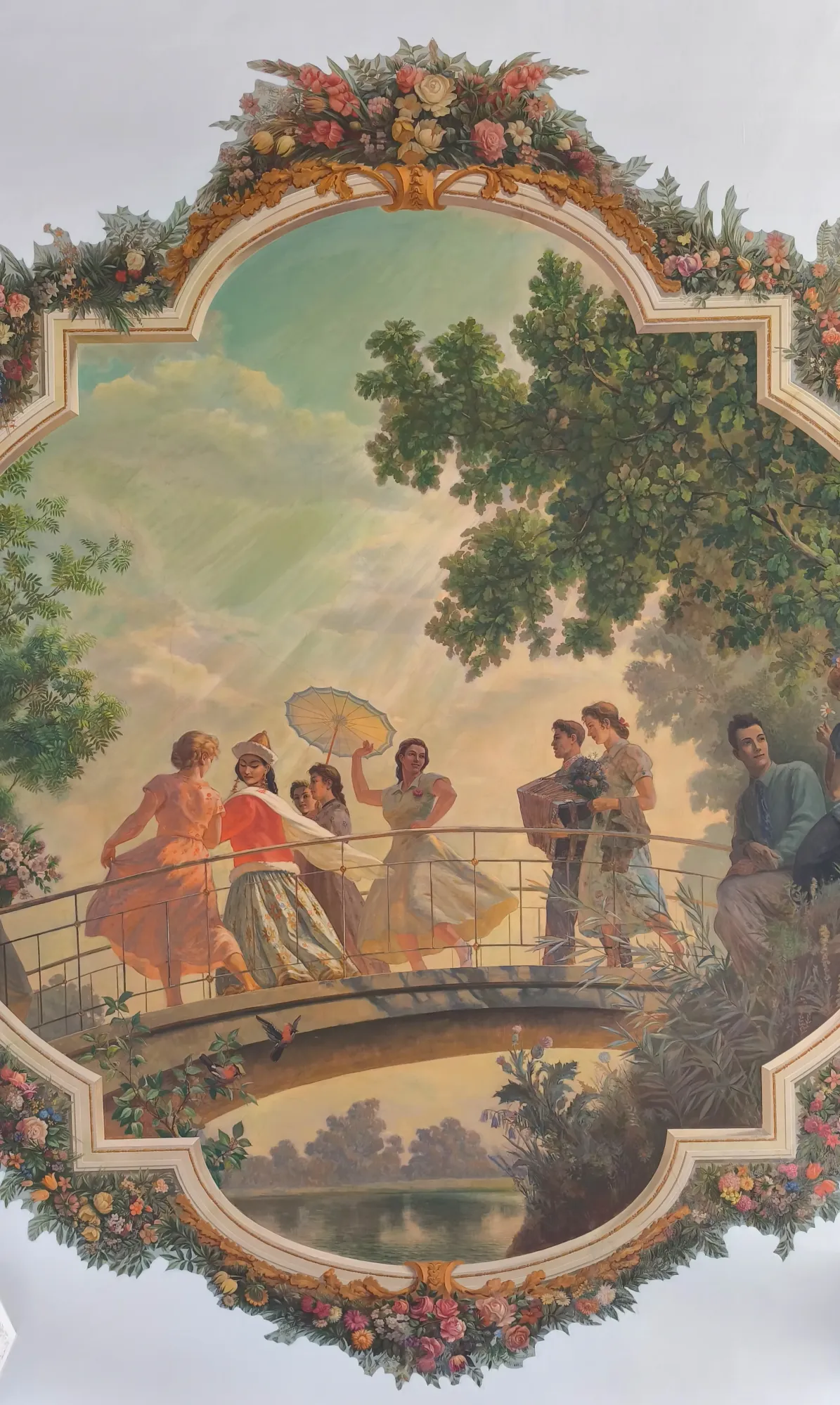 В ресторане любуемся остатками былой высокоразвитой цивилизации.