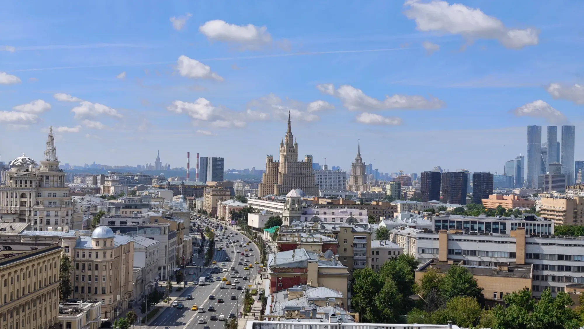 Вот такой вид из гостиницы нас встретил утром