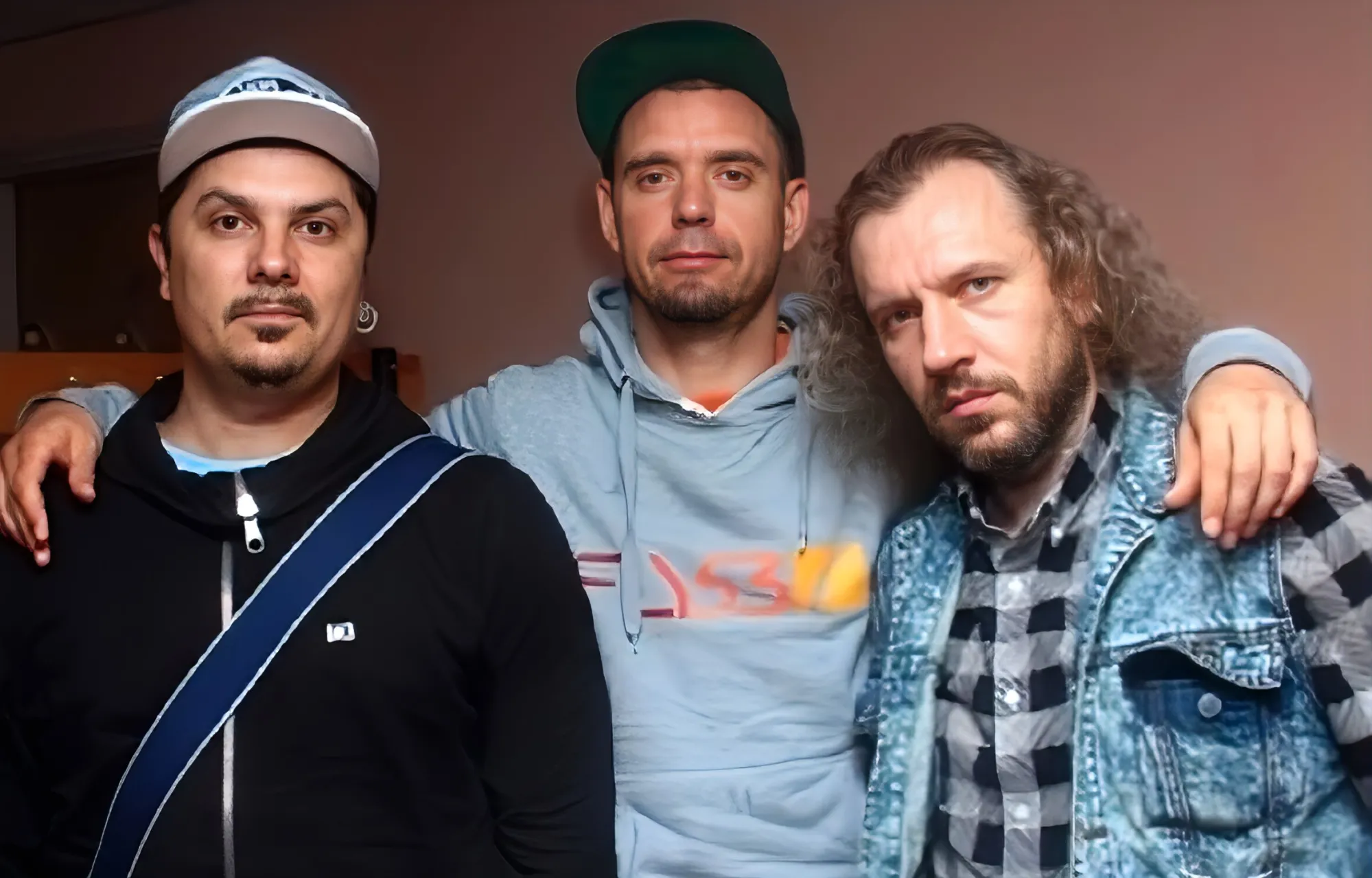 Булатников, Михалок и гитарист Руслан Владыко (умер, кстати, очень молодым, в 45 лет после разбойного нападения в Минске в 2020 году)