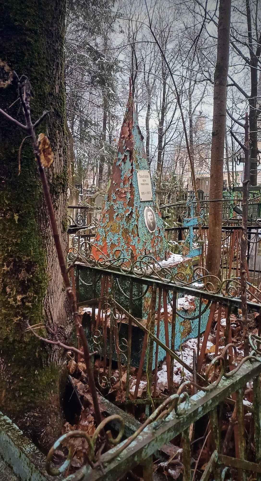 По пути встретили очень много таких вот видавших многое обелисков