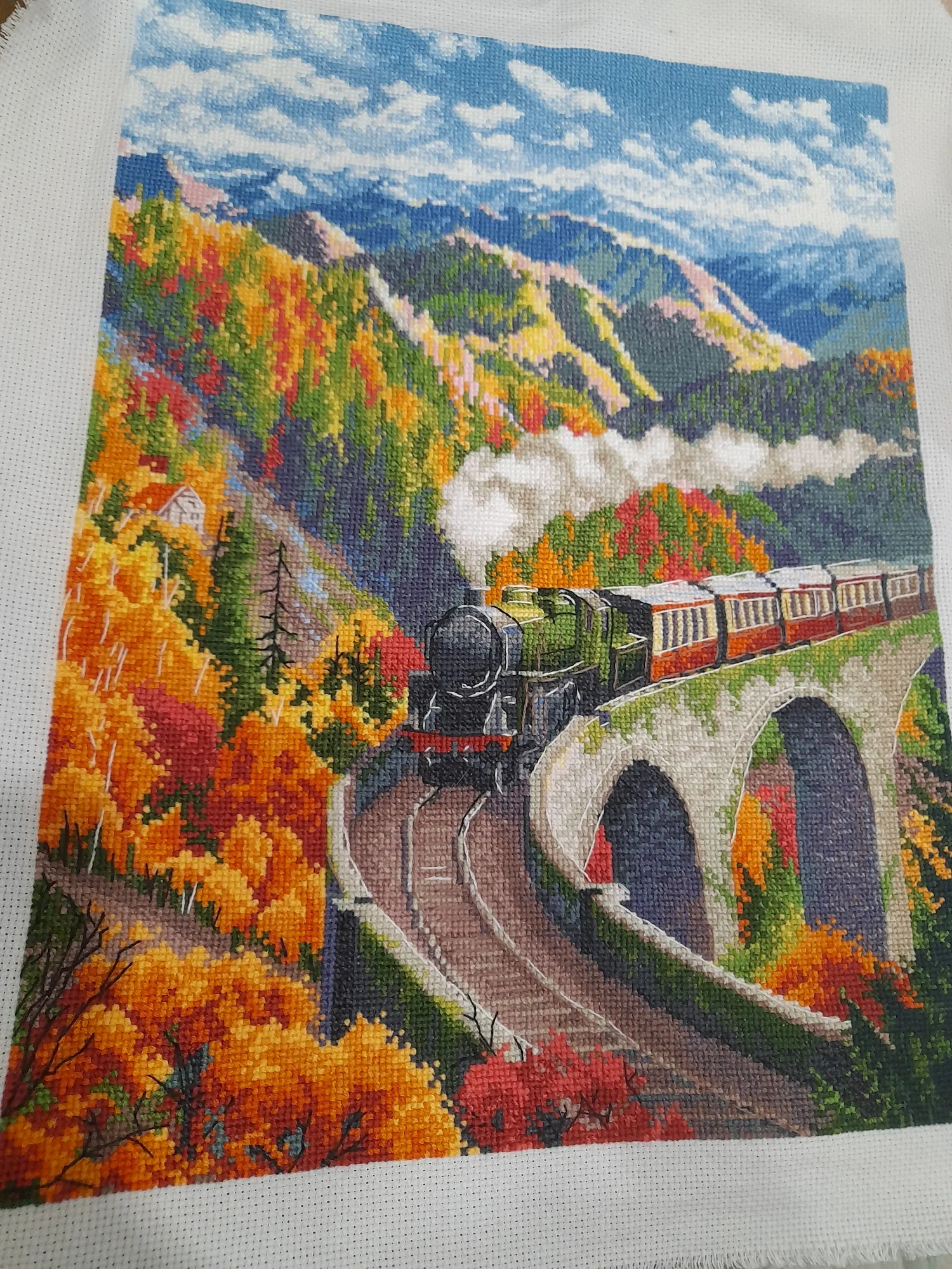 Два месяца ушло на эту работу, размер 40 на 30. Средняя.&nbsp; Это я ещё её и запорола, вышила часть , а пошла вышивать не в ту сторону, места осталось мало,пришлось заказывать канву на озоне и вышивать заново. Но сложности не пугают, я её все равно закончила.&nbsp;