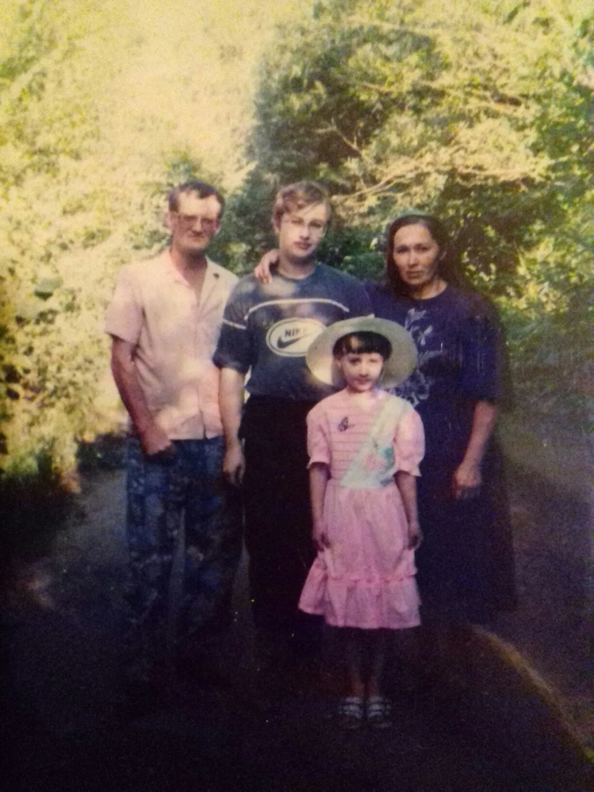 Вся семья в сборе. Все детство я проходила в платьях, видимо поэтому сейчас их у меня практически нет.&nbsp;