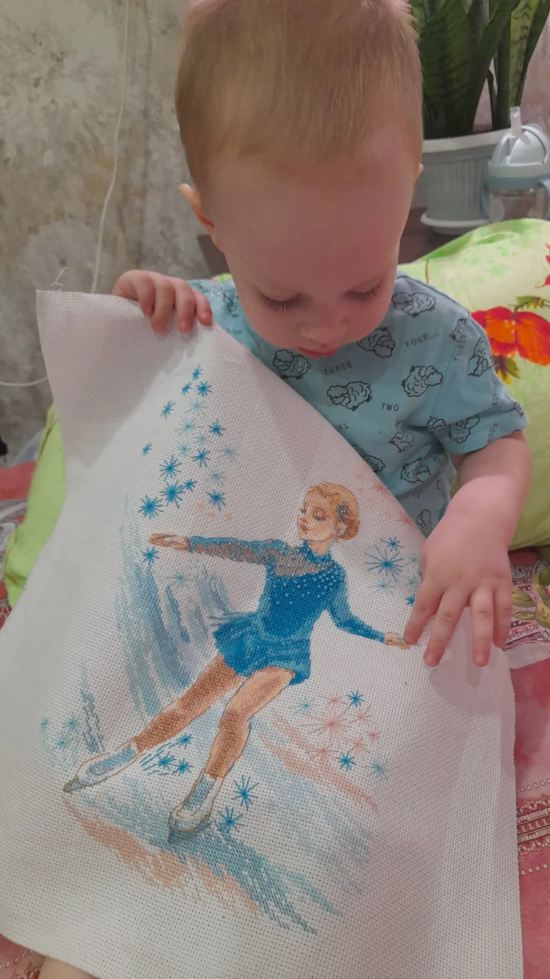 Появилась новая модель для фото, так как Варюша теперь живёт у родителей и не всегда есть шанс до неё добраться с вышивкой для фотосессии&nbsp;