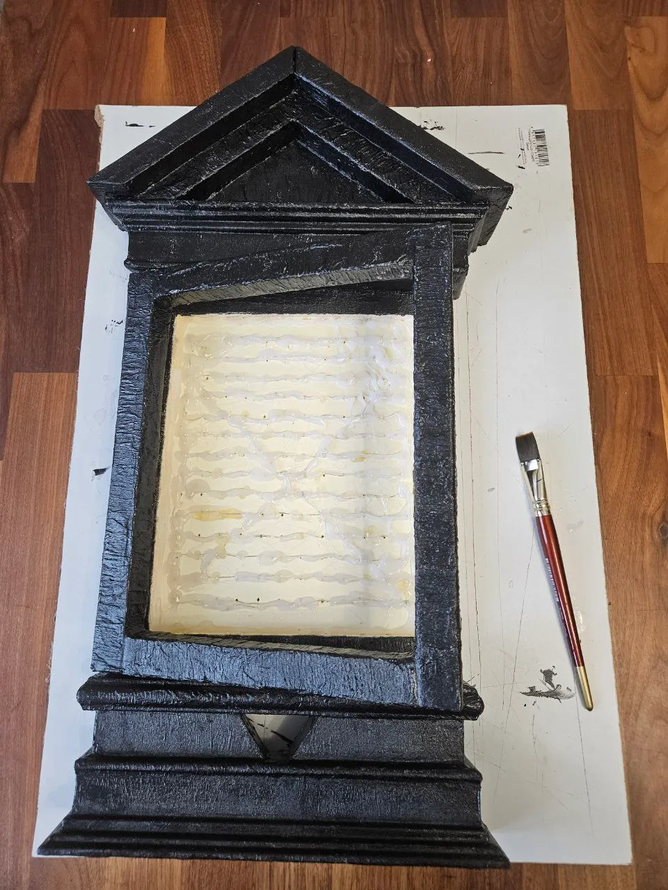 Красим в радикальный черный. Вообще от использования ПВА идет нехороший блеск, надо бы поискать как от него избавляться...