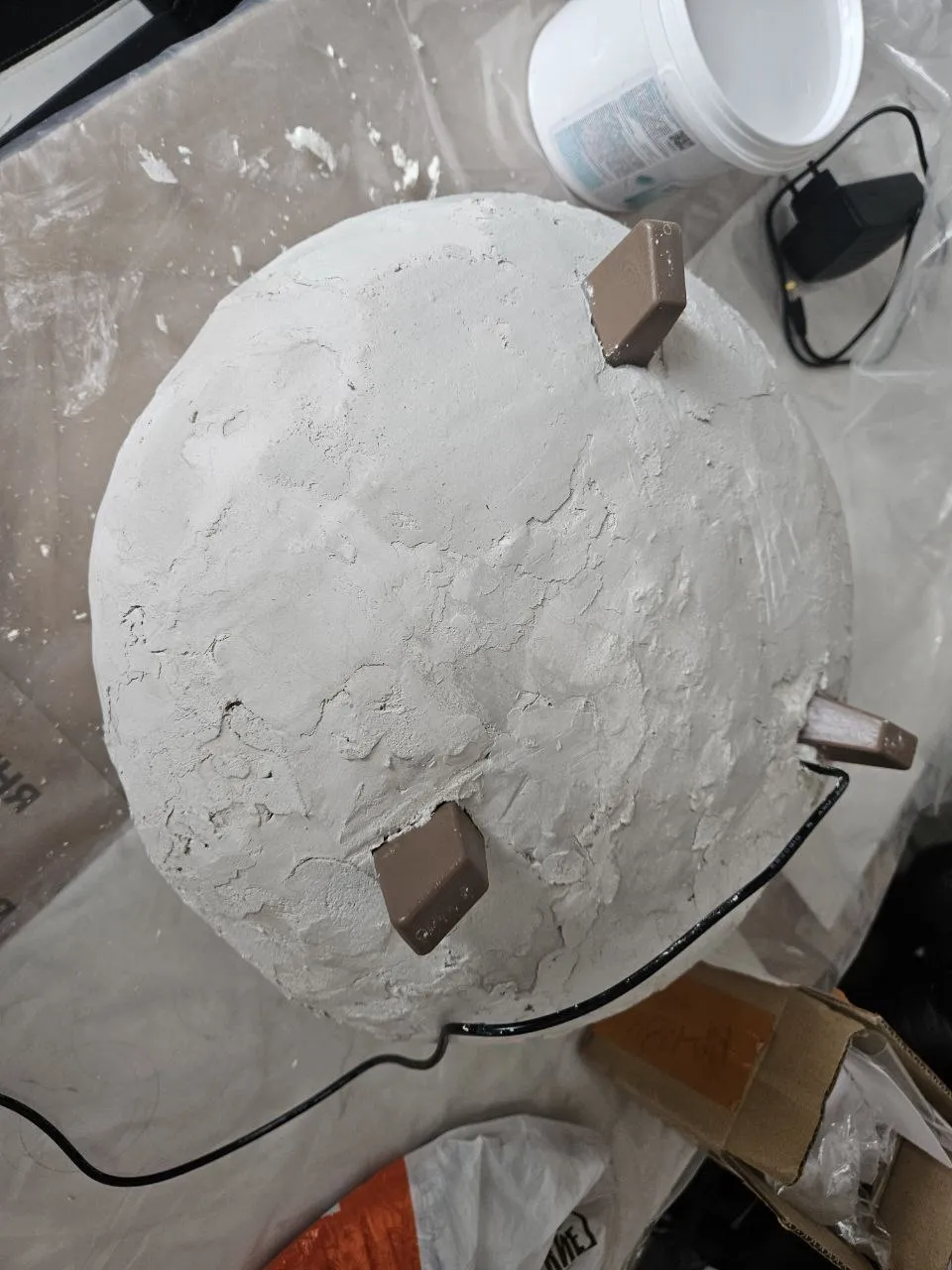 Шпаклюем на несколько раз. Дальше шкурку в руки )