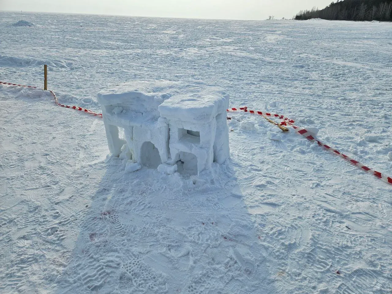 эээ... столиком? стуликом? эээ... столбиком для выгуливания собак? В-общем, крайне полезной и универсальной вещицей!