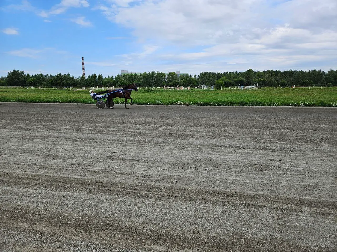 Пролетая мимо зрителей...