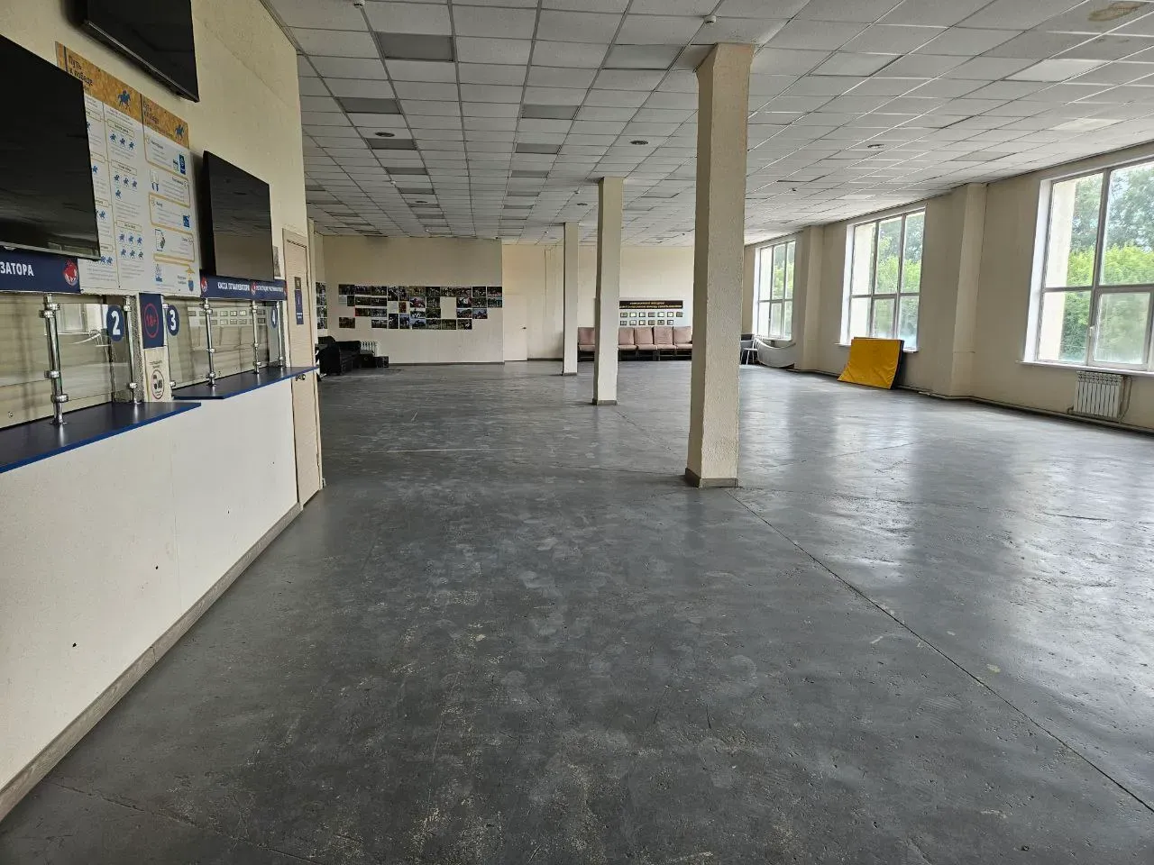 Внутри пустовато