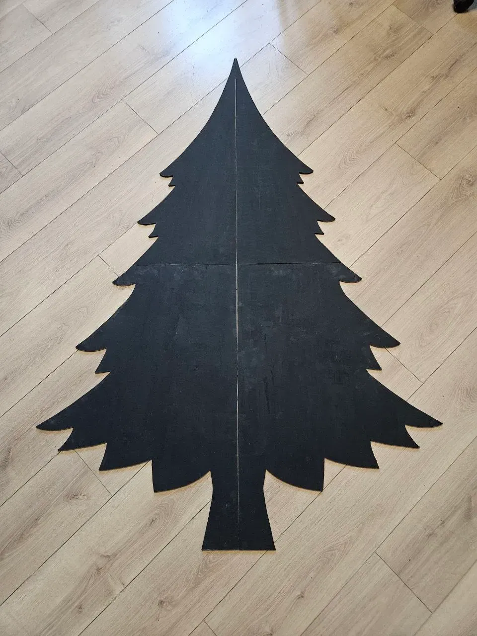 Полностью елочка. Самый популярный вопрос Деду Морозу "а почему она черная???"