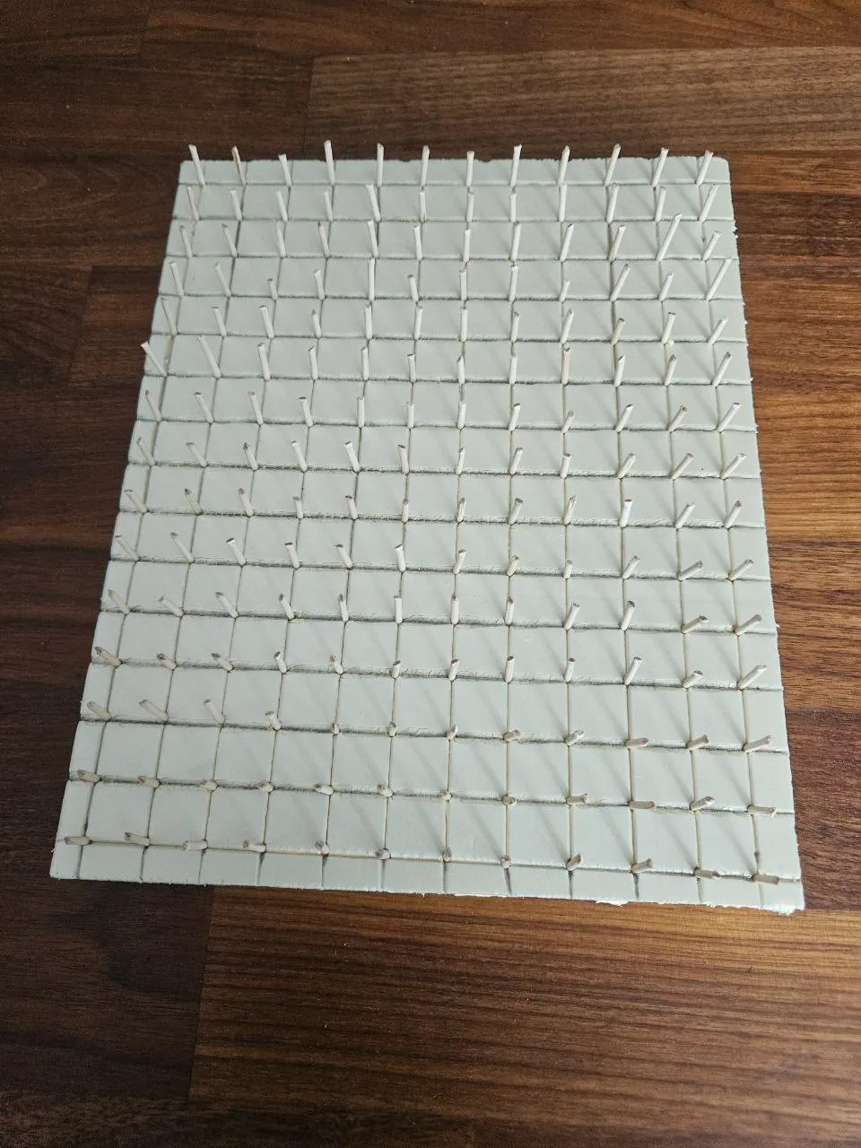 Итак, доска для гвоздестояния, простите, зубочисткостояния готова!