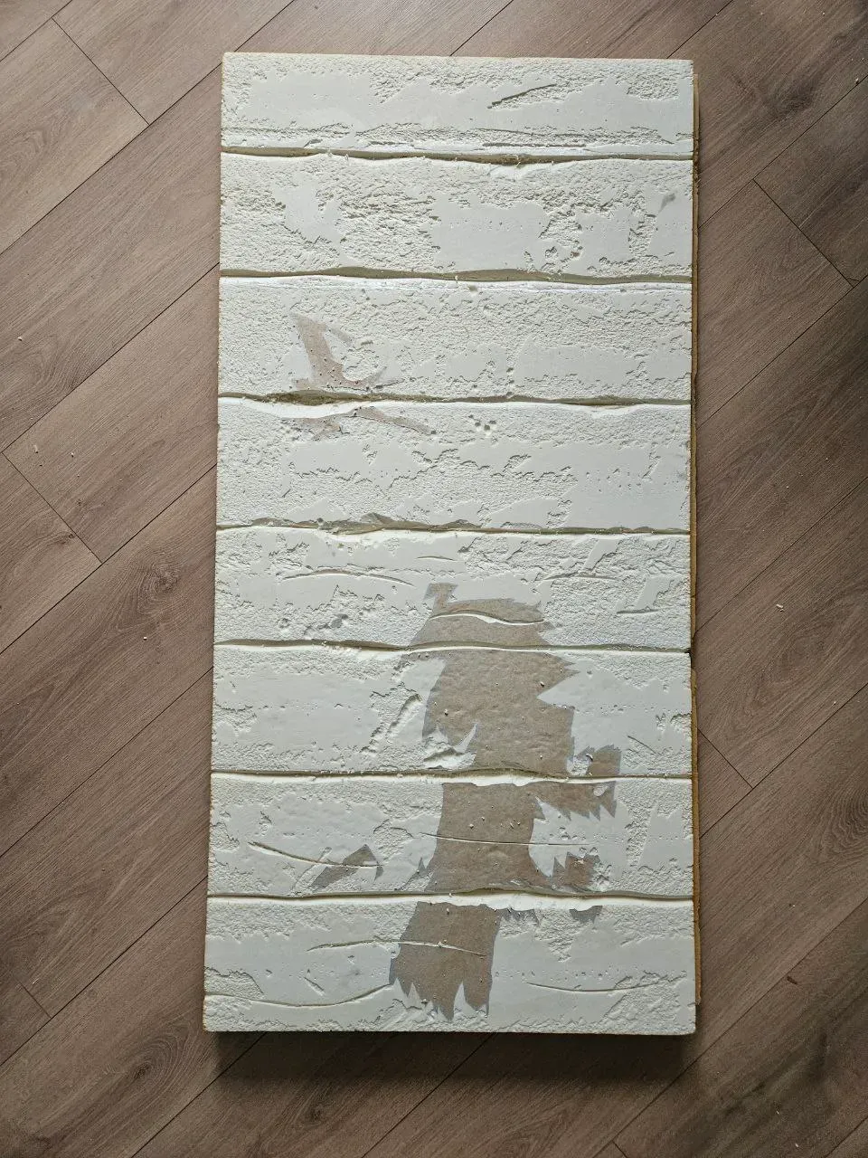 Продолжаем резать и крошить! Решил сделать более глубокие вырезы по краям досок, чтобы более явно текстура была видна