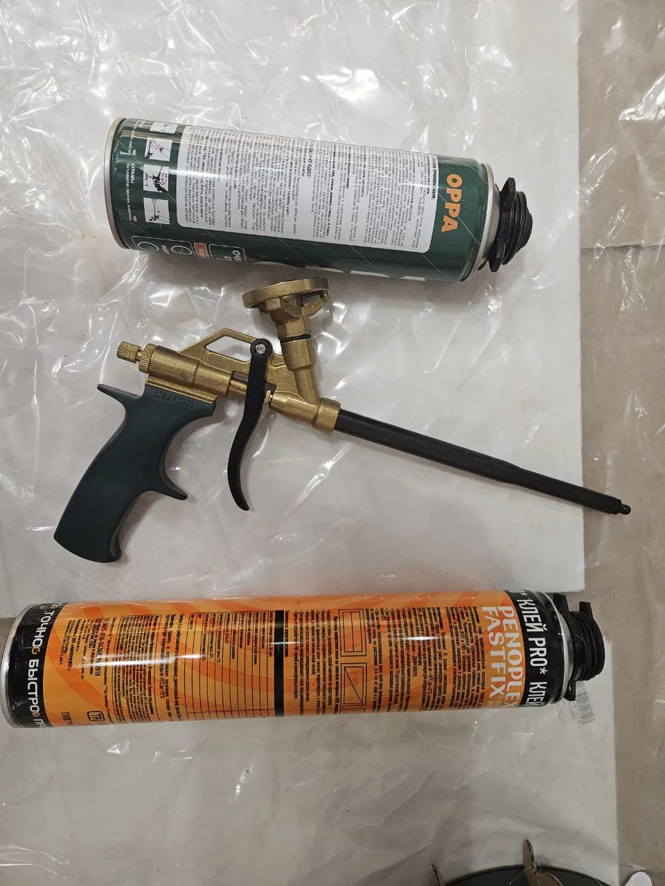 Когда-то давно я хотел утеплить балкон, но тогда дело не пошло, а баллоны с пеной остались, сроки на них вышли, пора их использовать на благо крафта ) Только это не монтажная пена, а утеплитель и работать с ним гораздо приятнее, он почти не расширяется.