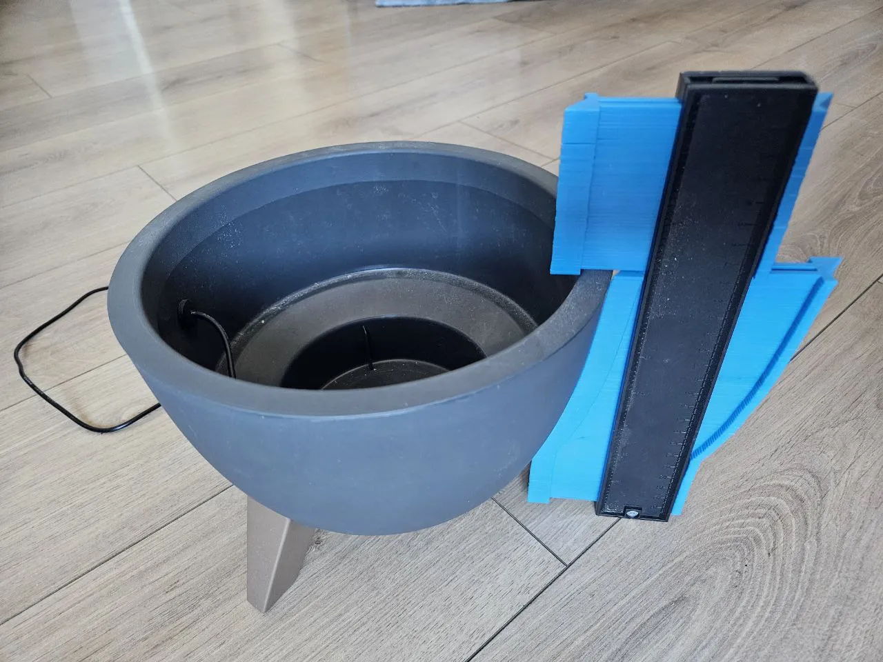 За основу был взят обычный цветочный горшок, но еще в прошлом году я сделал в нем некоторые усовершенствования... о которых расскажу в конце поста