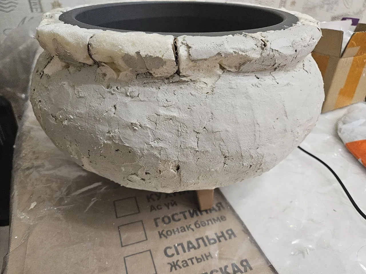 Дальше берем шпаклевку в руки и замазываем все что не так, формируем бортик (на него ушло 90% времени вообще)