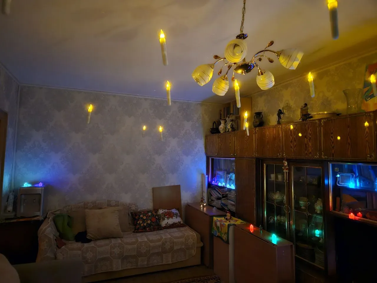 Магия правит бал! Летающие свечи! Ничего себе )