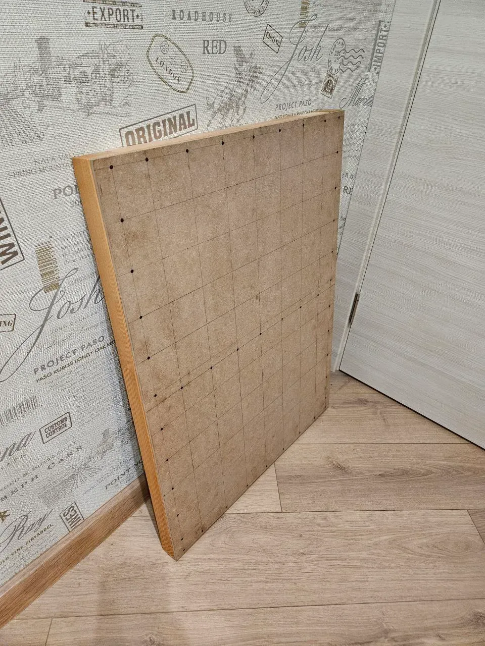 собираем подстолье из деревянных брусочков (да, тоже завалялись на балконе)