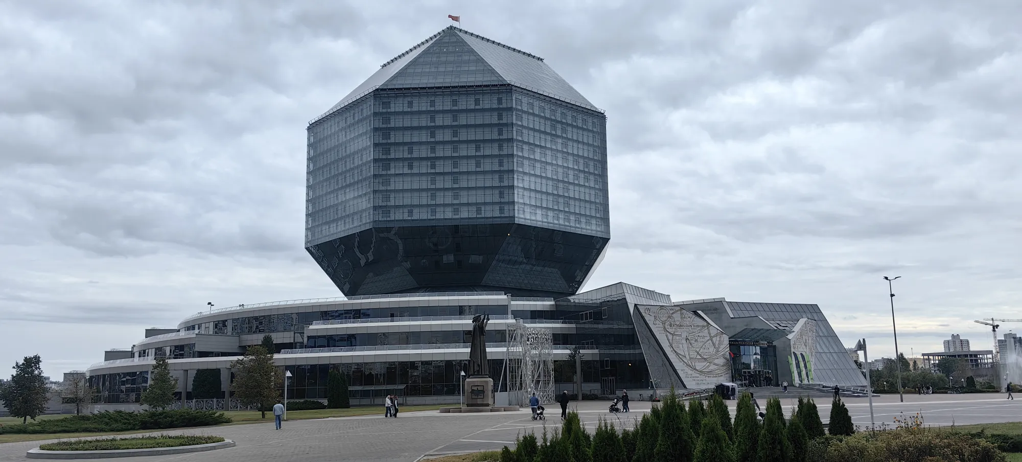 Прошли в библиотеку