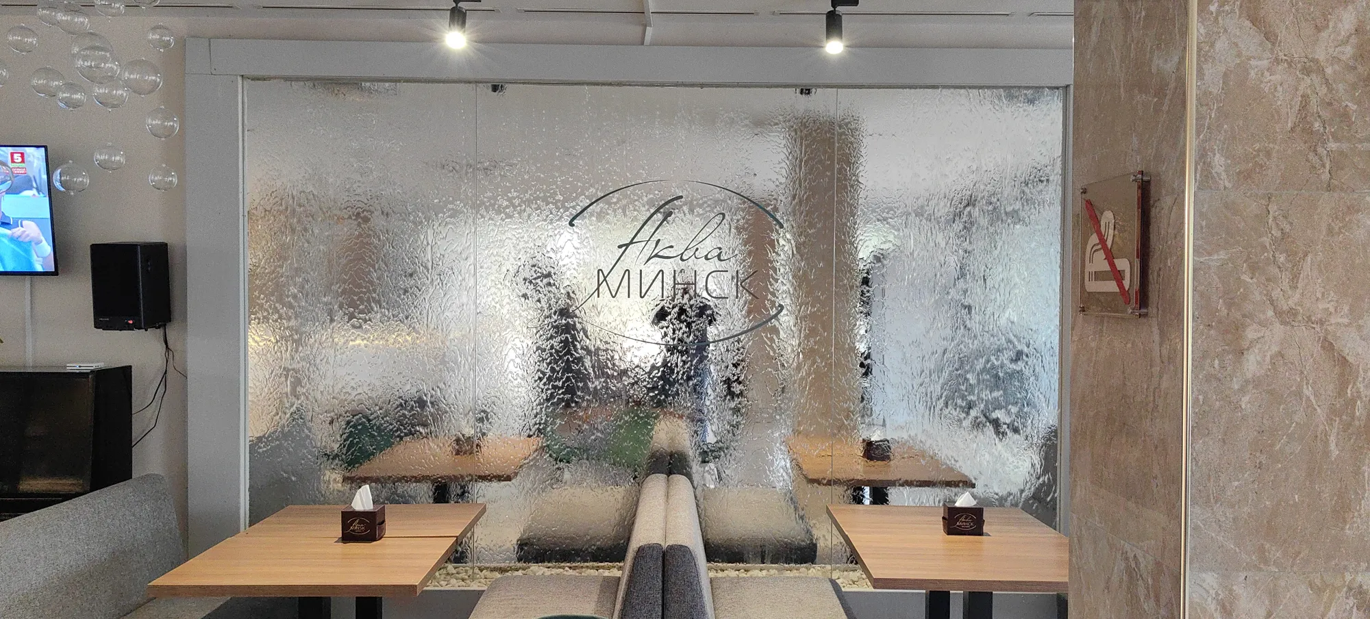 Позавтракав, вышли на променад