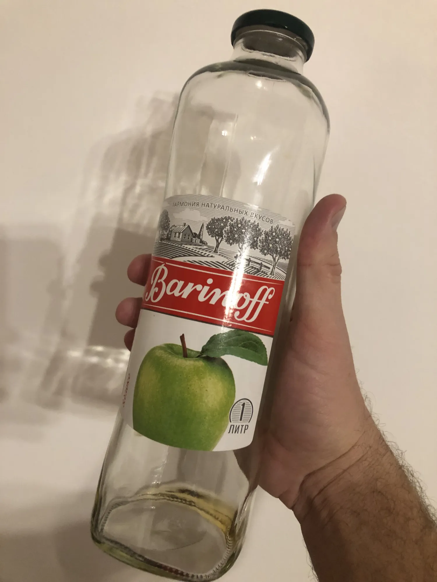 Не думаю, что этот сок кардинально отличается от пакетных, но стеклянная бутылка это прикольно&nbsp;