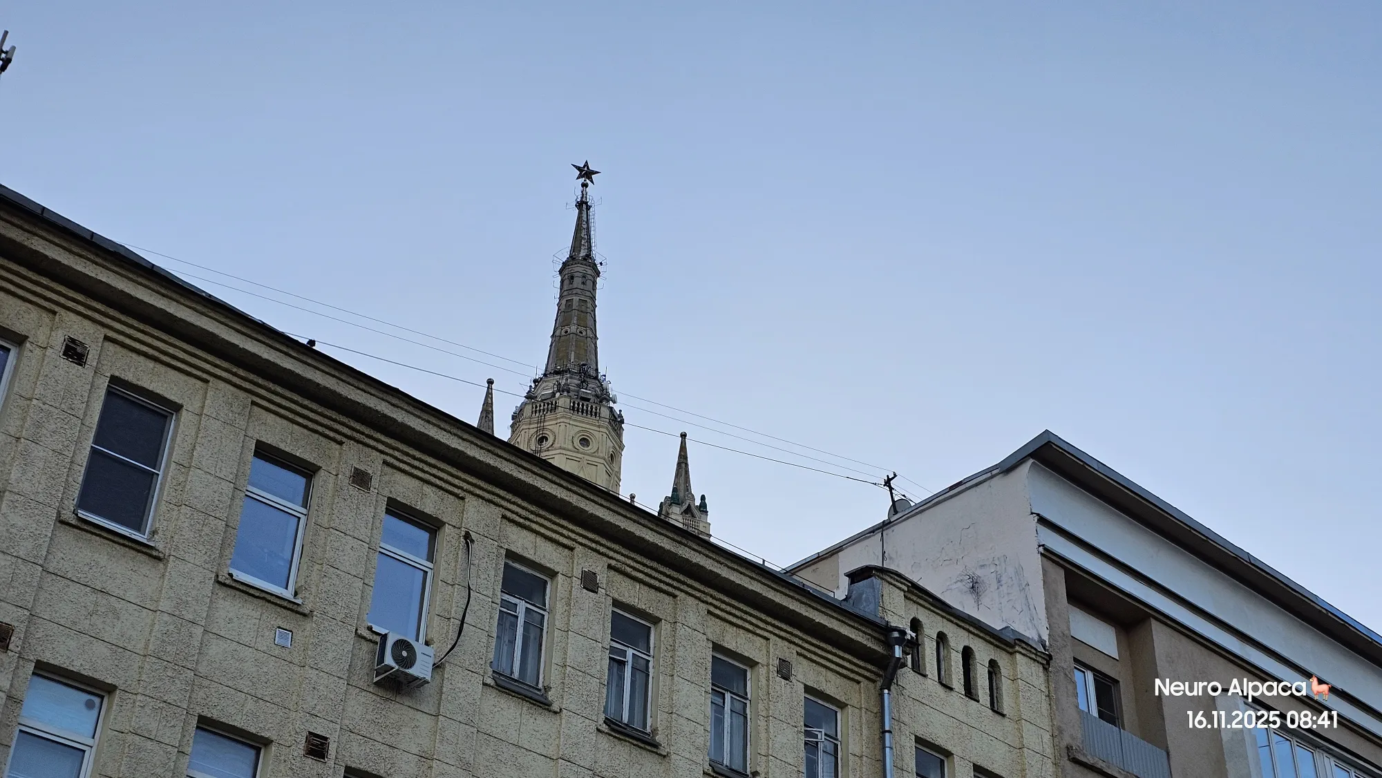 Выглядывающая сталинка