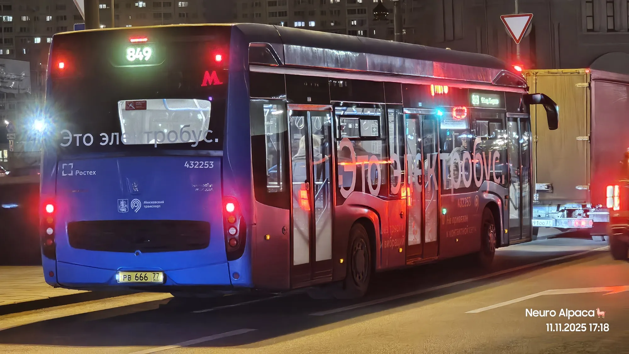 Хуя, какой блатной, однако)