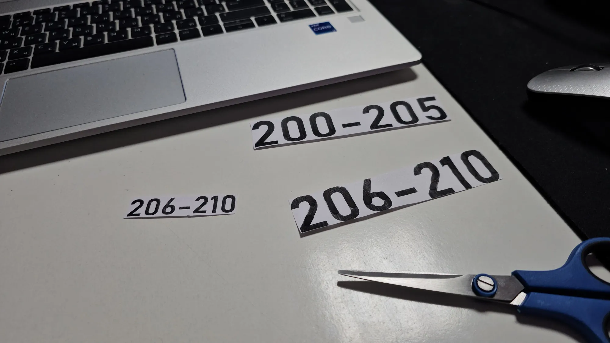 Клеим (точнее, только я) номерки всякие, чтобы быстро нашЛОСЬ...